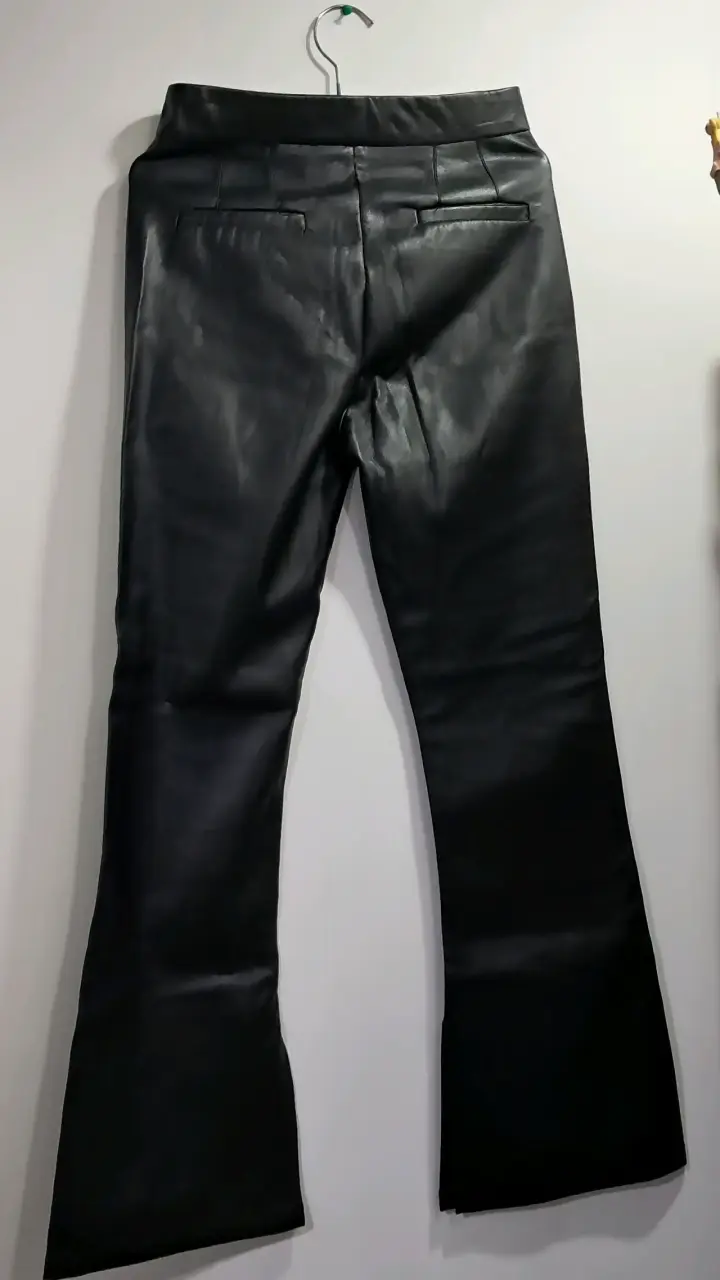 Pantalones negros acampanados - 2
