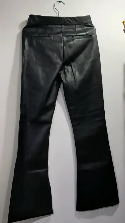 Pantalones negros acampanados - miniatura 2