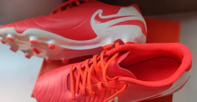 Zapatillas de fútbol naranjas c/ toperoles 26 Cm. - miniatura 2