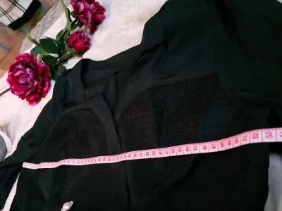 Blusa negra elegante mujer - miniatura 3