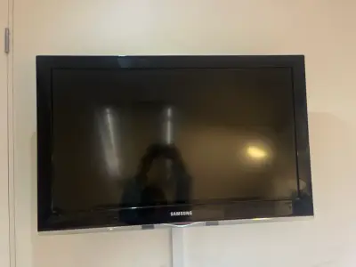 TV Samsung pantalla plana 40" - miniatura 1