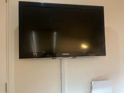 TV Samsung pantalla plana 40" - miniatura 3