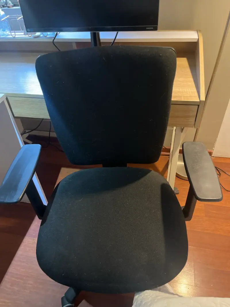Silla de oficina ergonómica negra - 1