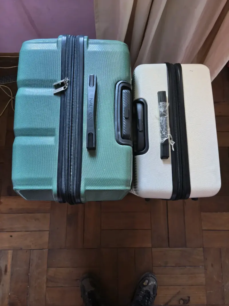 Set de maletas rígidas verde y blanca - 3