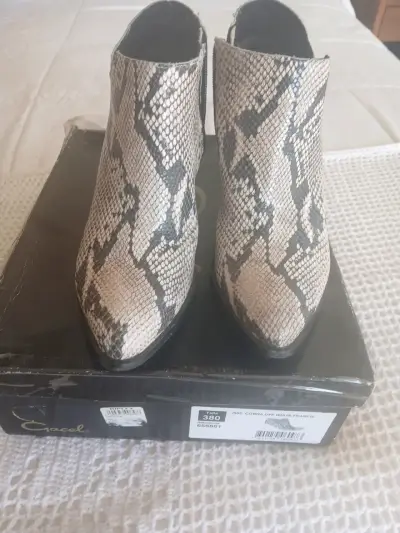 Botines estilo serpiente - miniatura 1