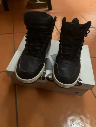 Zapatillas negras Adidas - miniatura 1
