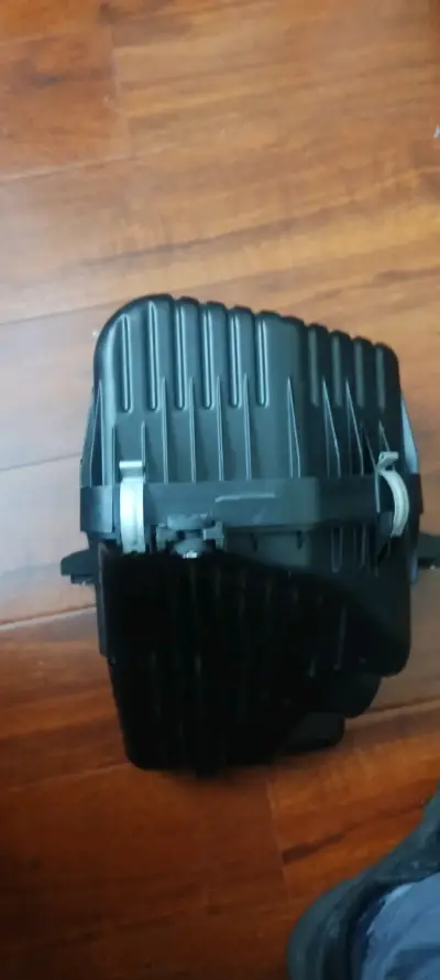 Porta filtro de aire Suzuki Grand Nomade - miniatura 6