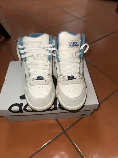 Zapatillas Adidas blancas de caña alta - miniatura 1