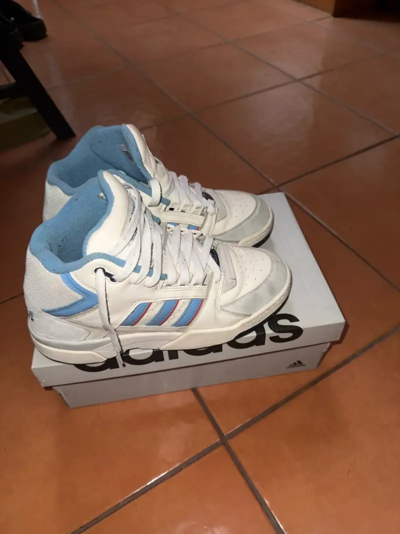 Zapatillas Adidas blancas de caña alta - 2