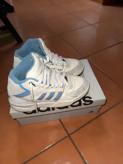 Zapatillas Adidas blancas de caña alta - miniatura 2