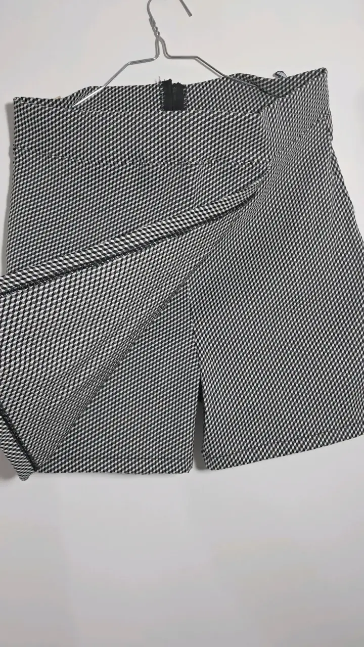 Falda short cruzada blanco y negro - 2