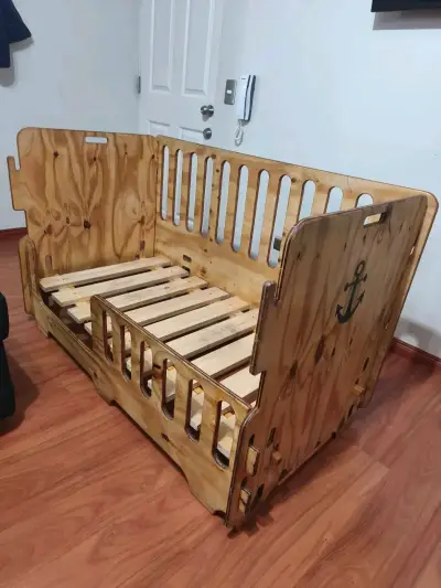 Cuna de madera para bebé - miniatura 1