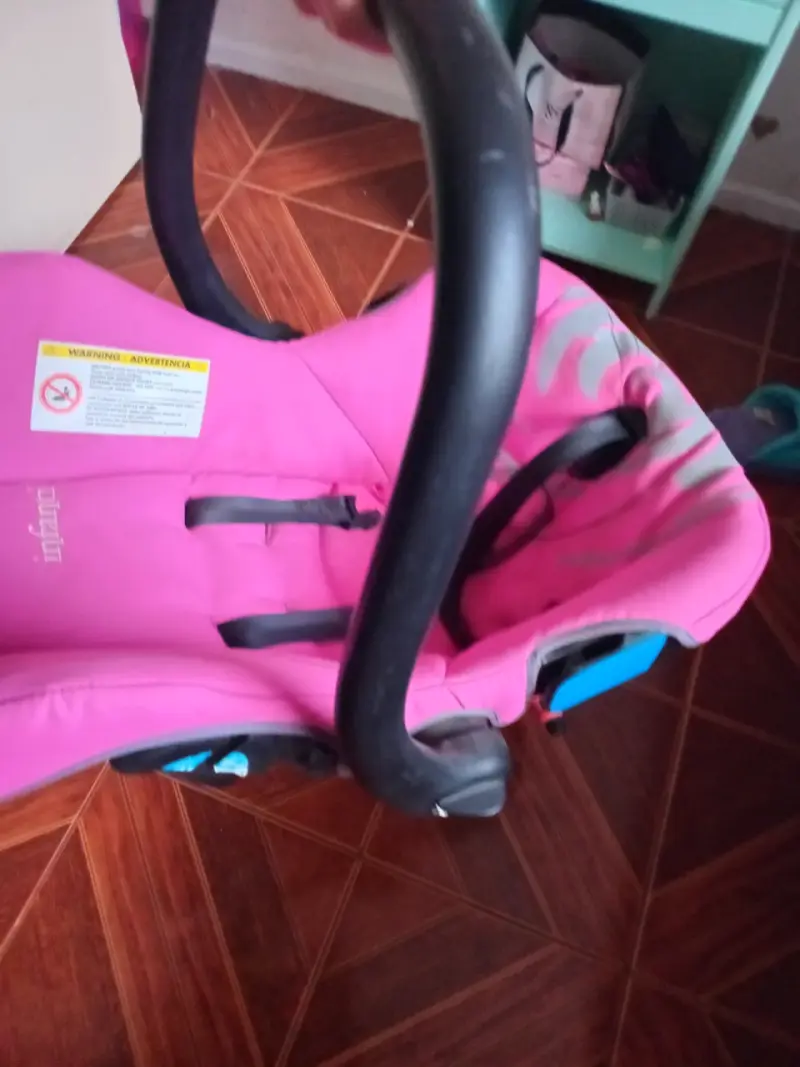 Silla de auto infantil rosada - 4