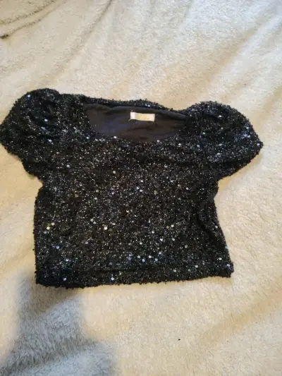 Top negro con lentejuelas - miniatura 1