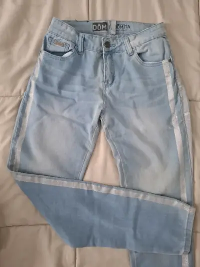 Jeans celestes con rayas laterales - miniatura 1