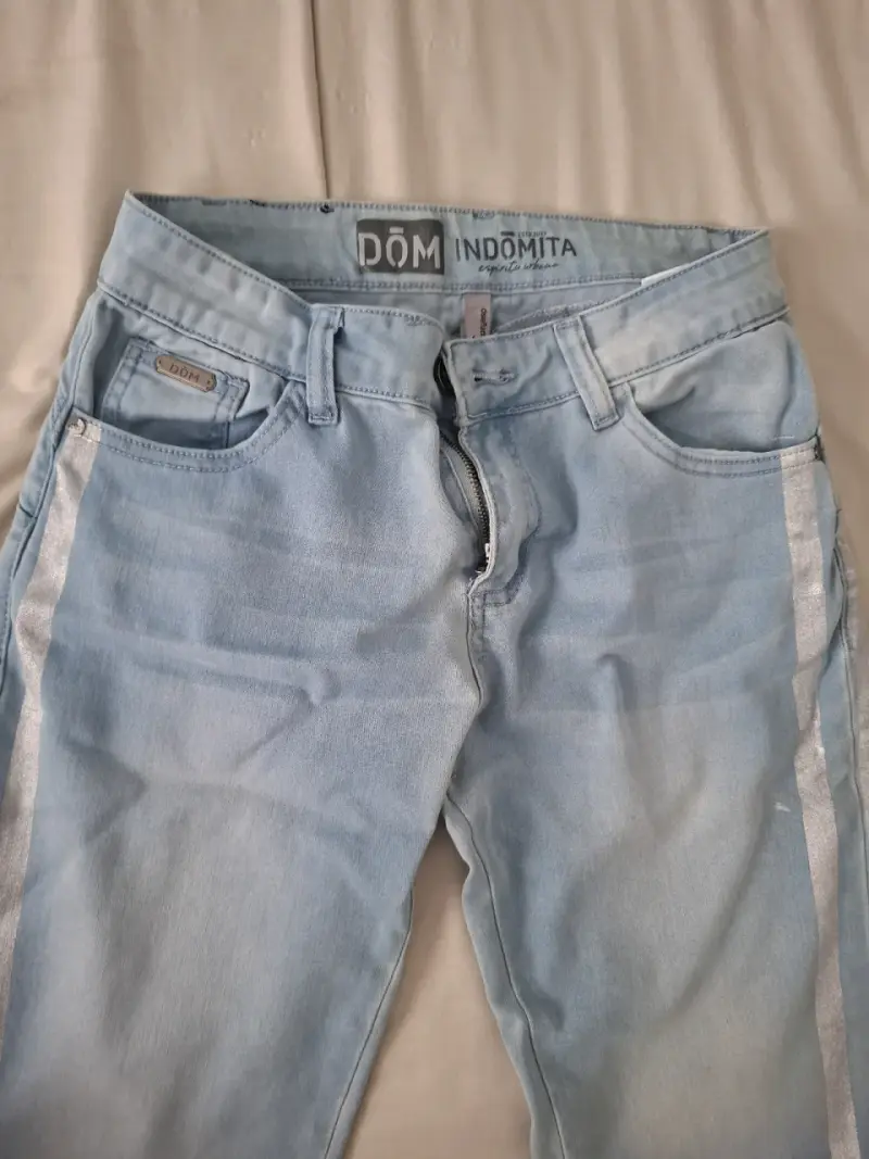 Jeans celestes con rayas laterales - 2