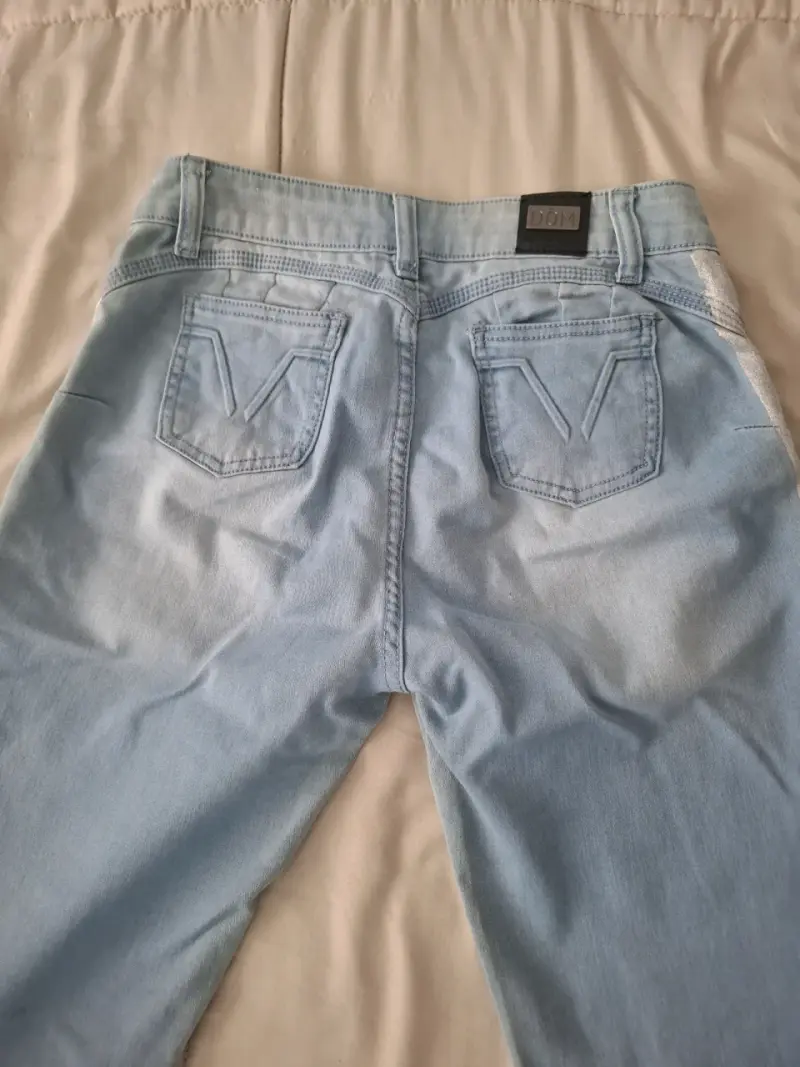 Jeans celestes con rayas laterales - 4