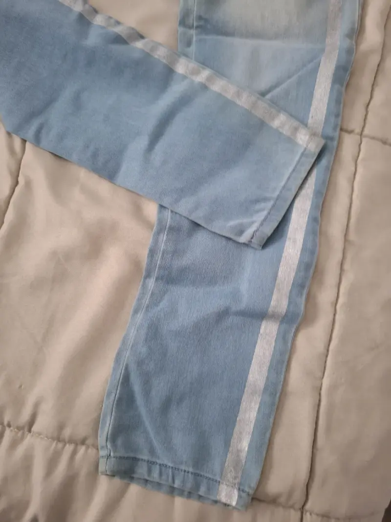 Jeans celestes con rayas laterales - 5