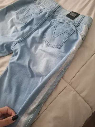 Jeans celestes con rayas laterales - miniatura 6