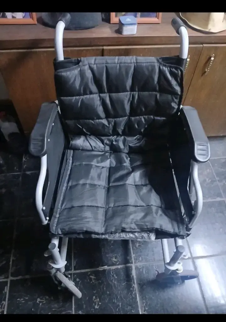 Andador plegable de aluminio, silla de ruedas - 2