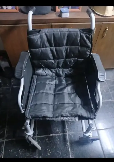 Andador plegable de aluminio, silla de ruedas - miniatura 2
