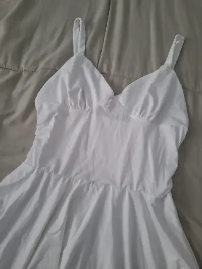 Vestido blanco con tirantes - miniatura 2