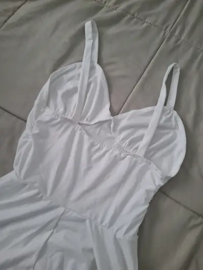 Vestido blanco con tirantes - miniatura 4