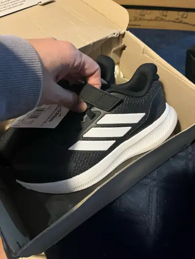 Zapatillas negras deportivas niño - miniatura 1