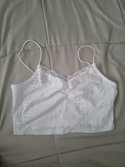Top blanco con encaje - miniatura 1