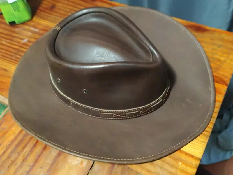 Sombrero de cuero marrón - 1