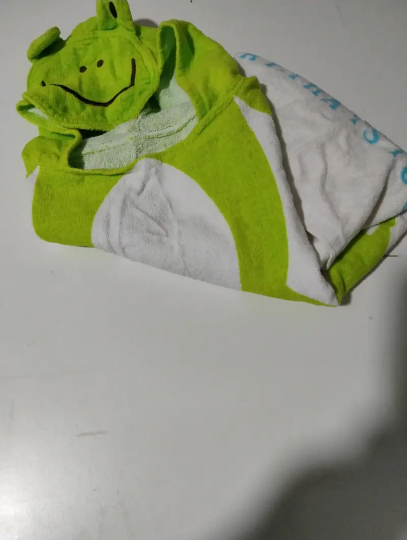 Toalla de bebé verde rana