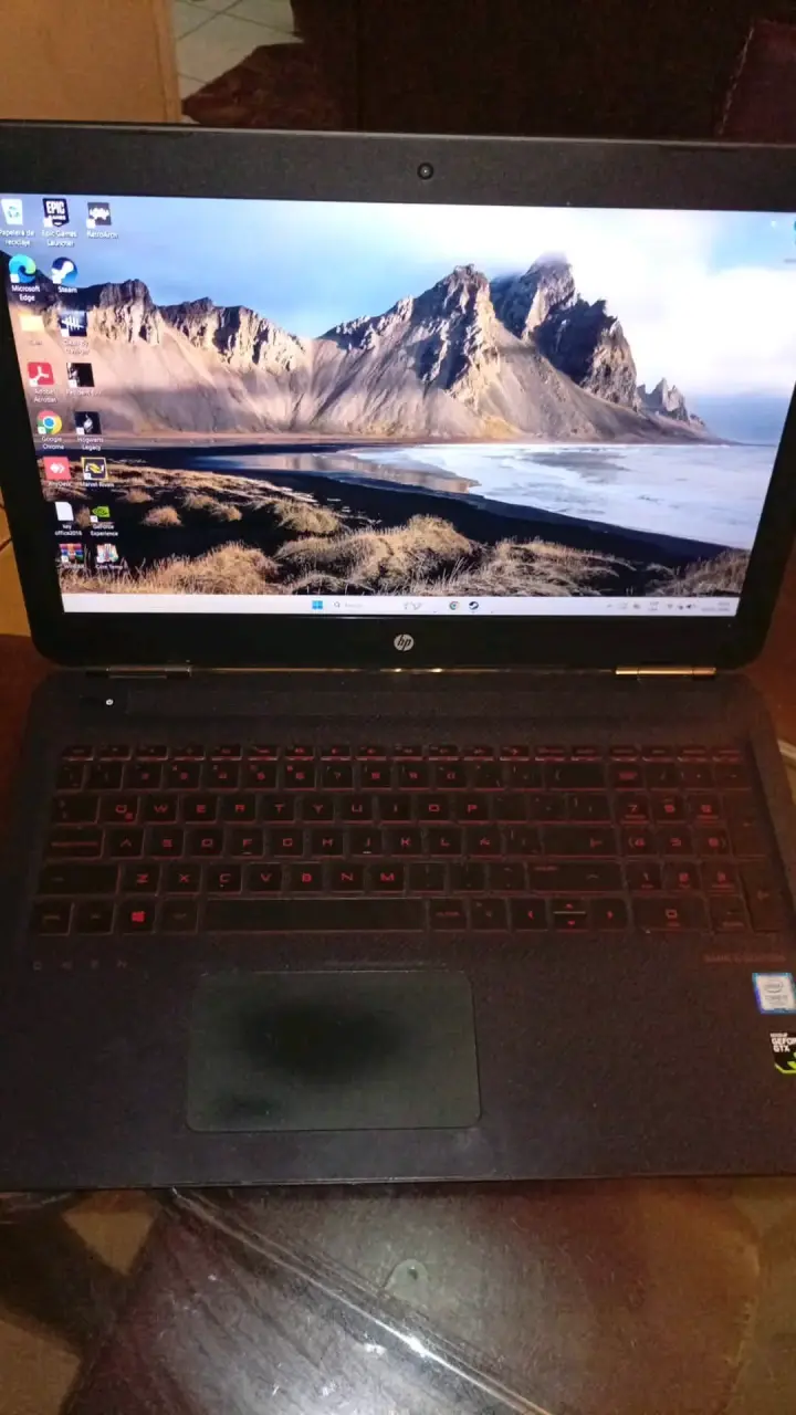 Laptop HP Omen 15 ax 200 - 1