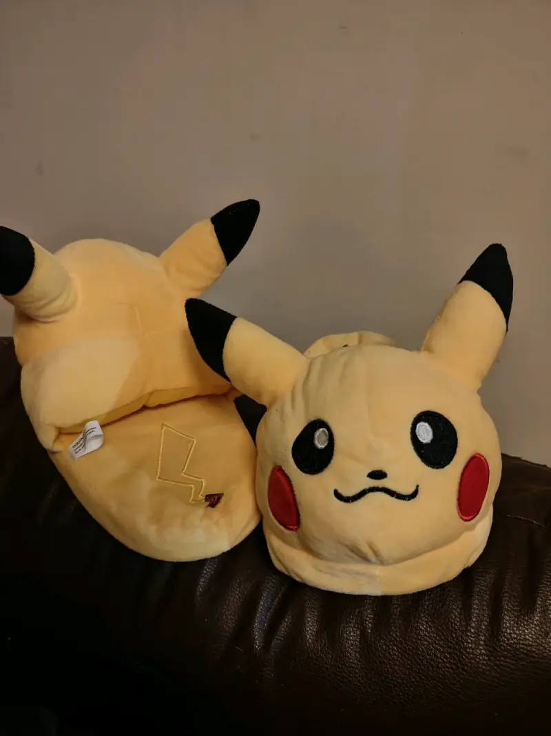 Pantuflas de peluche Pikachu - 2