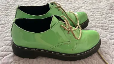 Zapatos verdes de charol - miniatura 1