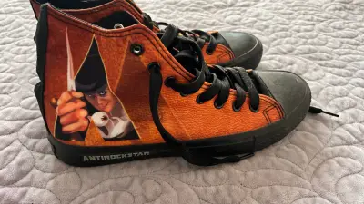 Zapatillas naranjas diseño especial - miniatura 1