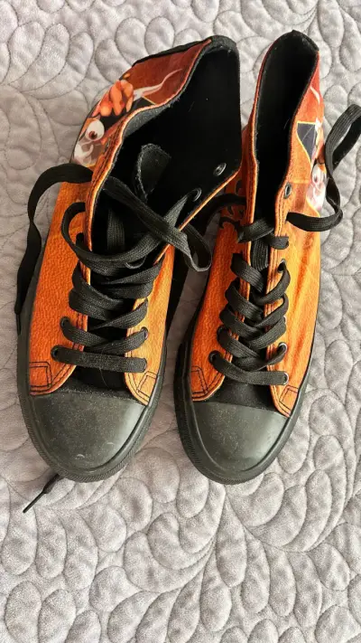 Zapatillas naranjas diseño especial - miniatura 2