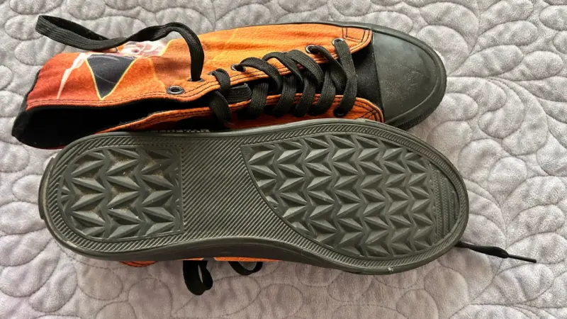 Zapatillas naranjas diseño especial - 3