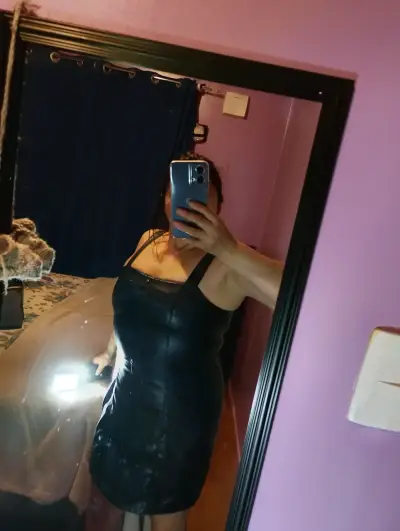 Vestido negro de cuero sintético - miniatura 3