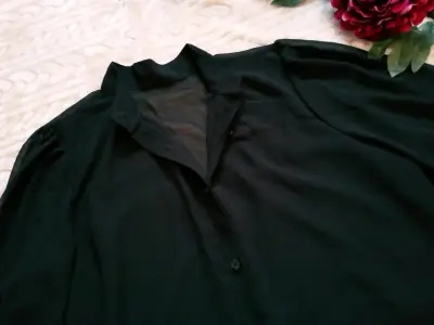 Blusa negra transparente elegante - miniatura 2
