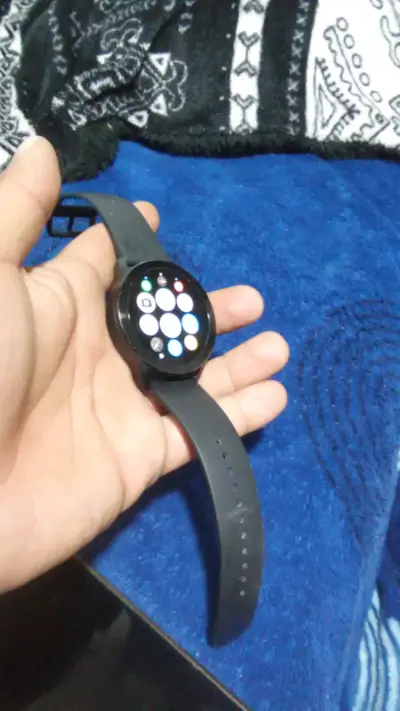 Reloj inteligente negro - miniatura 1
