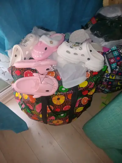 Calzado tipo crocs para niños y adultos buena cali - miniatura 1