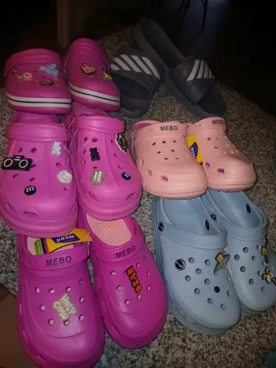 Calzado tipo crocs para niños y adultos buena cali - miniatura 2