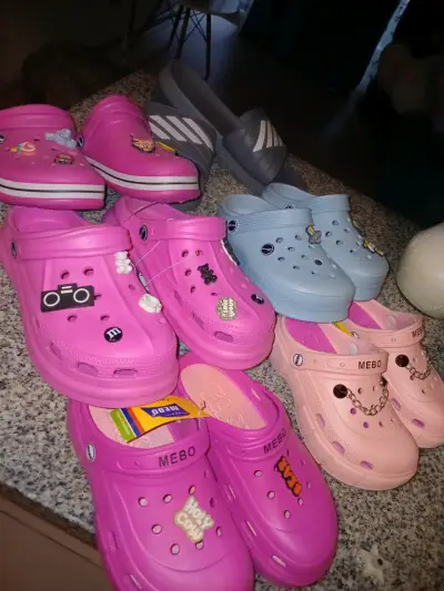 Calzado tipo crocs para niños y adultos buena cali - miniatura 3