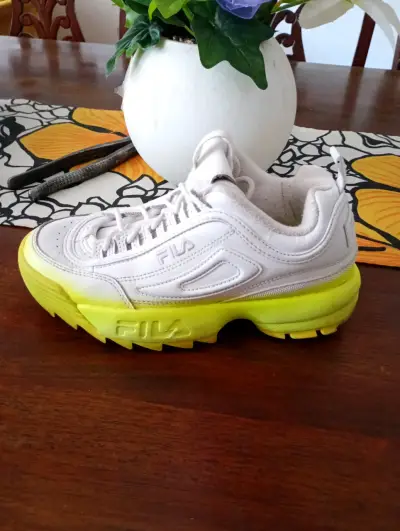 Zapatillas negras con flores - miniatura 2