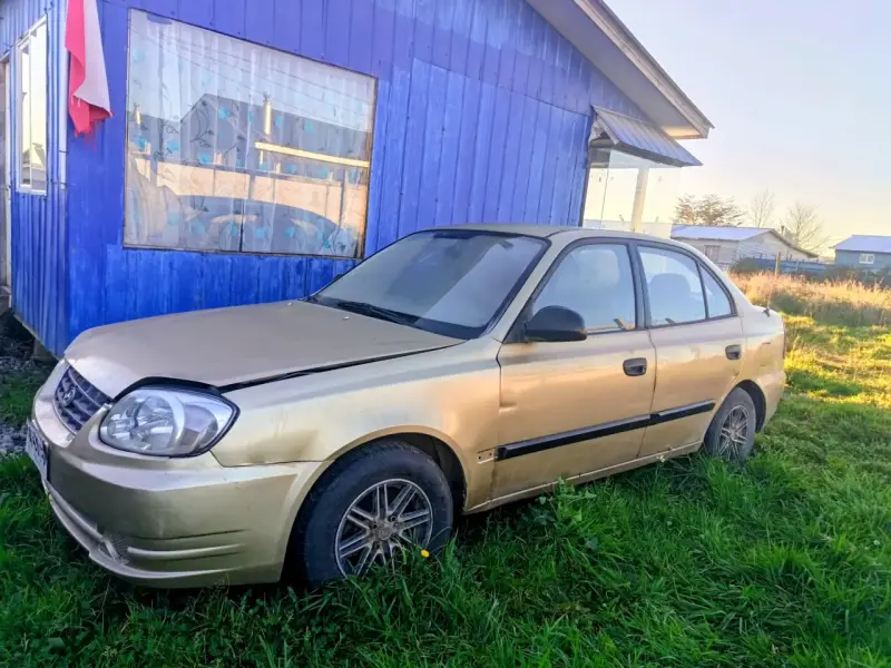 Auto Hyundai usado en buen estado - 2