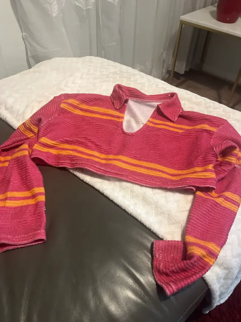 Suéter rayado rosado y amarillo