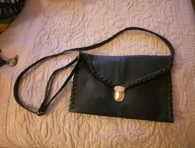 Cartera de cuerina negra - miniatura 1