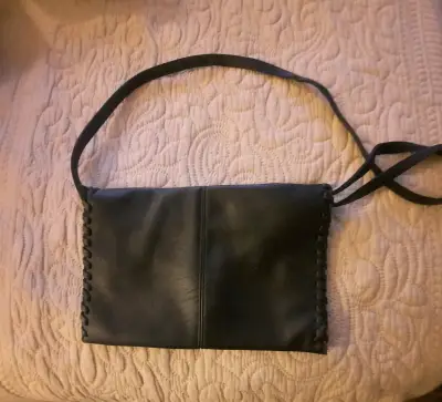 Cartera de cuerina negra - miniatura 2