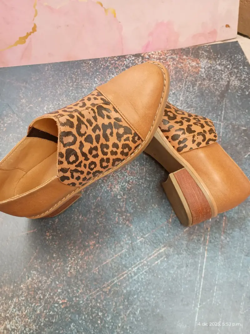 Botín de tacón animal print