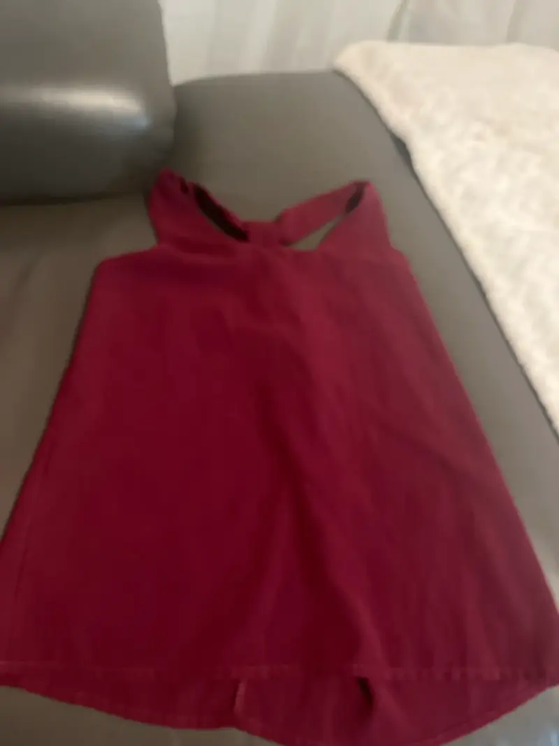 Polera sin mangas burdeo